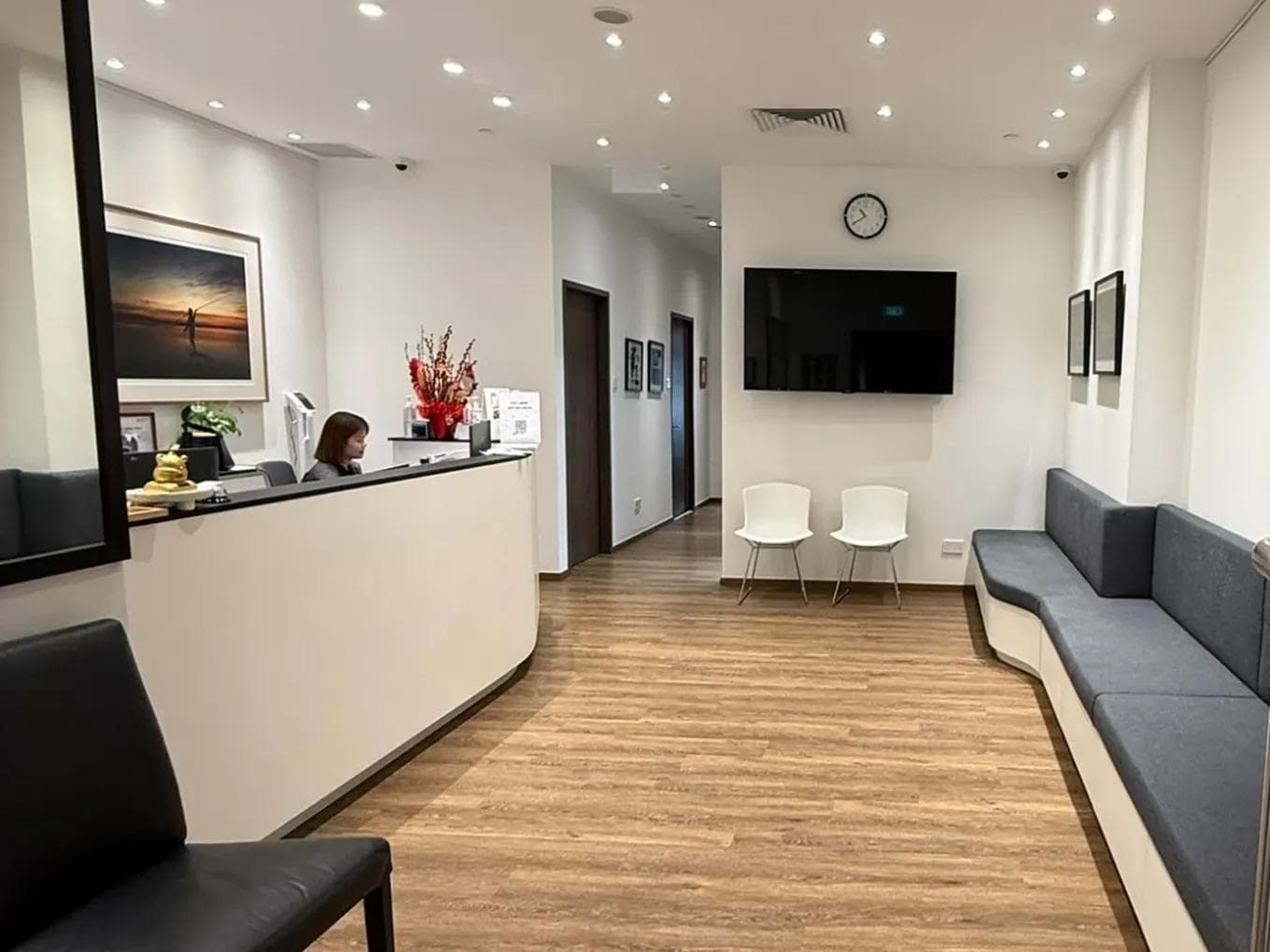 The reception and waiting area at Chou Neuroscience Clinic